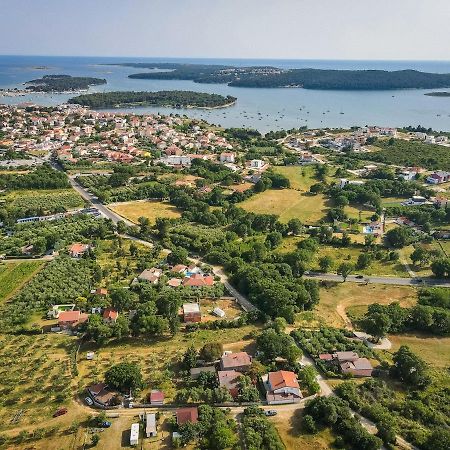 Relaxing Holiday House With Terrace Sea View Medulin Zewnętrze zdjęcie