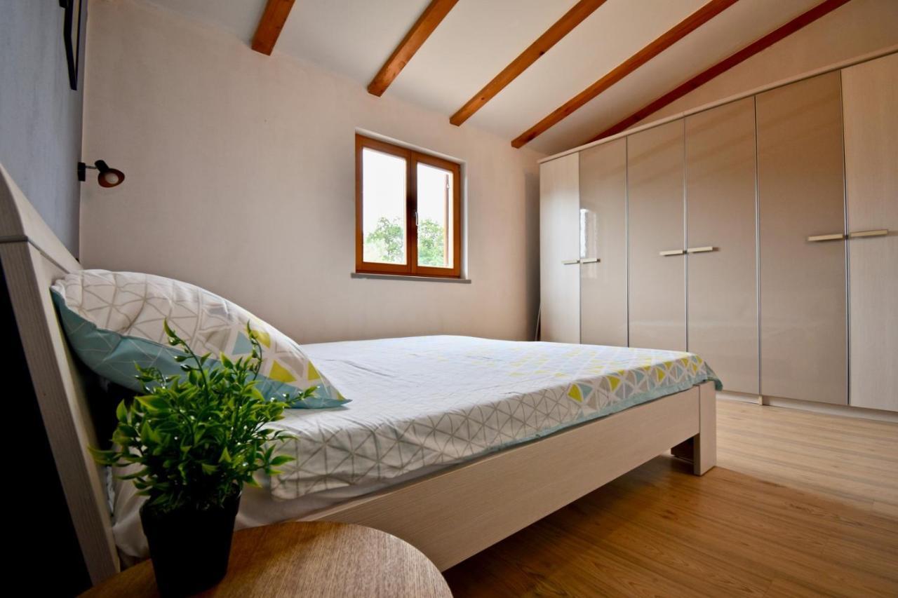 Relaxing Holiday House With Terrace Sea View Medulin Zewnętrze zdjęcie