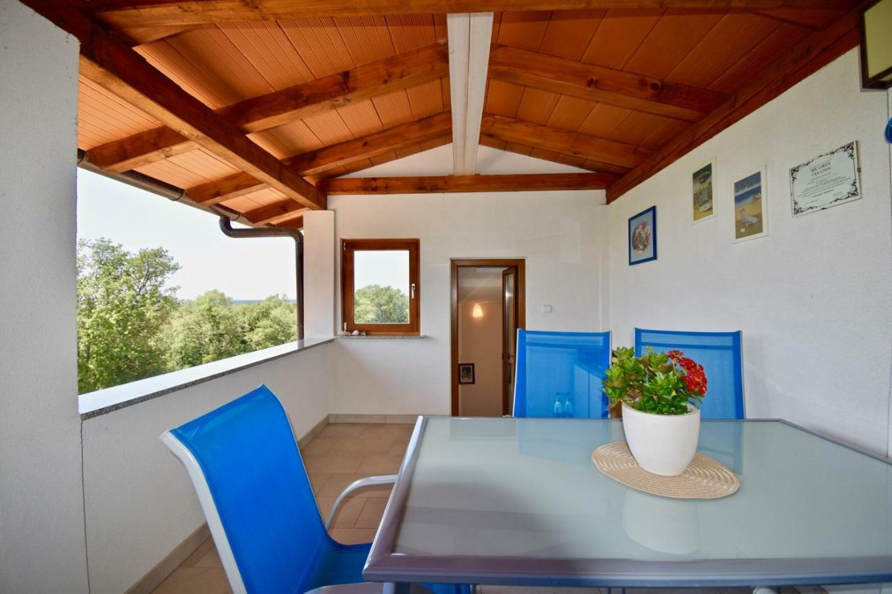 Relaxing Holiday House With Terrace Sea View Medulin Zewnętrze zdjęcie