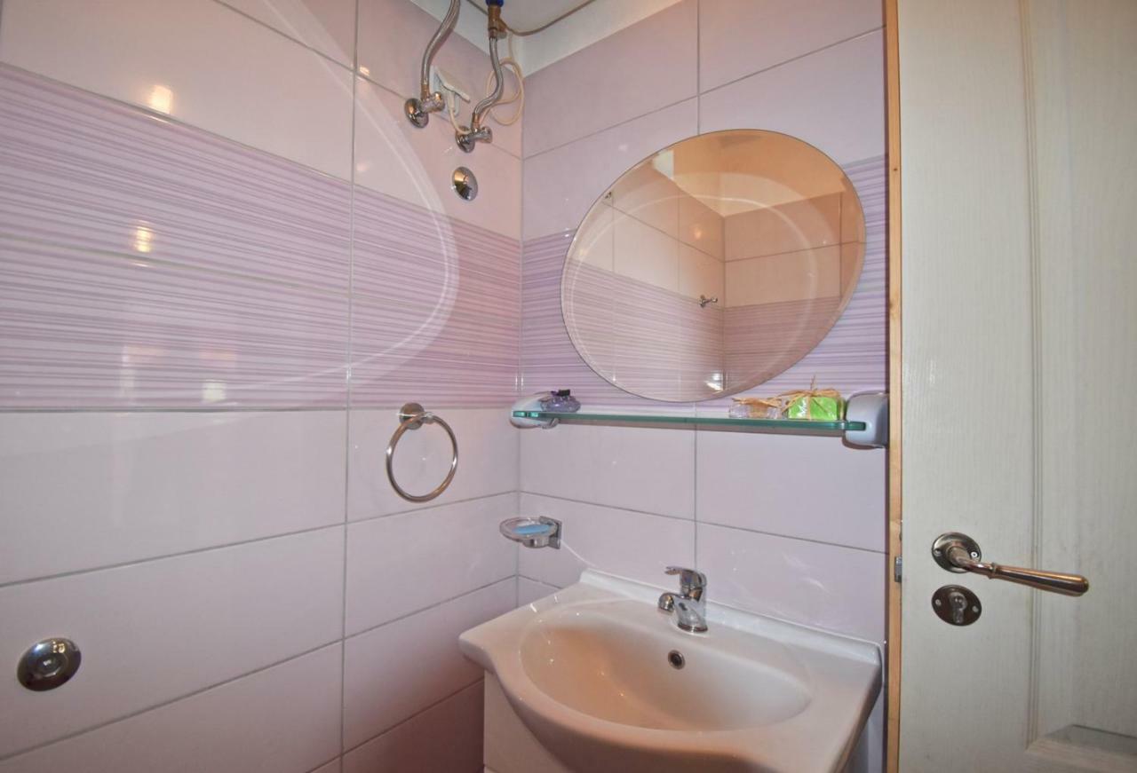 Relaxing Holiday House With Terrace Sea View Medulin Zewnętrze zdjęcie