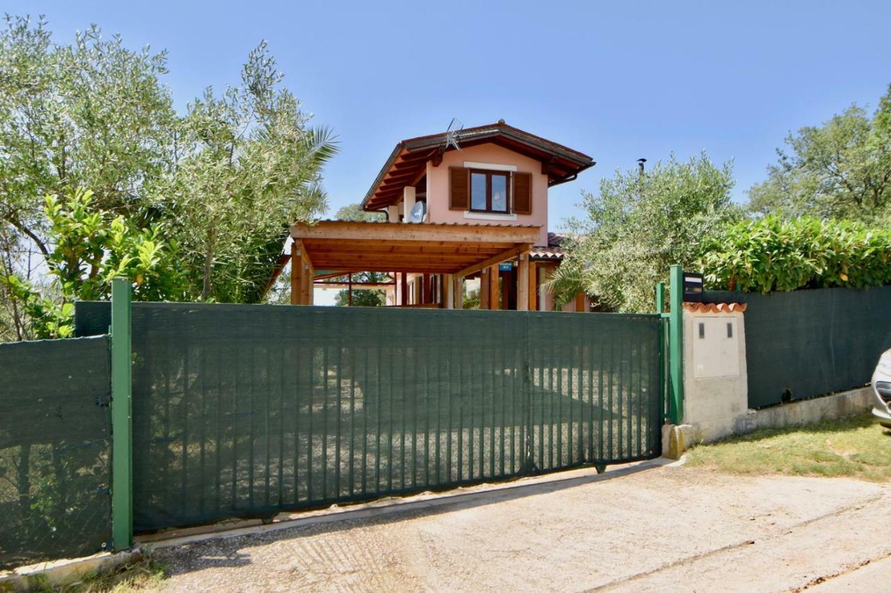 Relaxing Holiday House With Terrace Sea View Medulin Zewnętrze zdjęcie